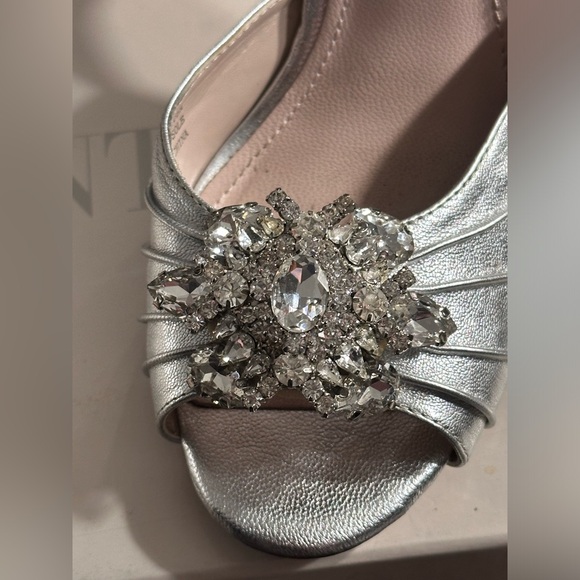 Glint Radiance Lea Silver W/Faux Diamond Accents Peep Toe Pump Heels 7.5 - Picture 7 of 9